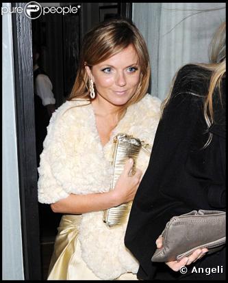Geri Halliwell, à la sortie du Bar Tini, à Londres, le 23 mars 2009... Allez, un suppo et au lit !