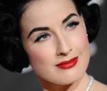 Dita Von Teese, reine de l'élégance sur tapis rouge !