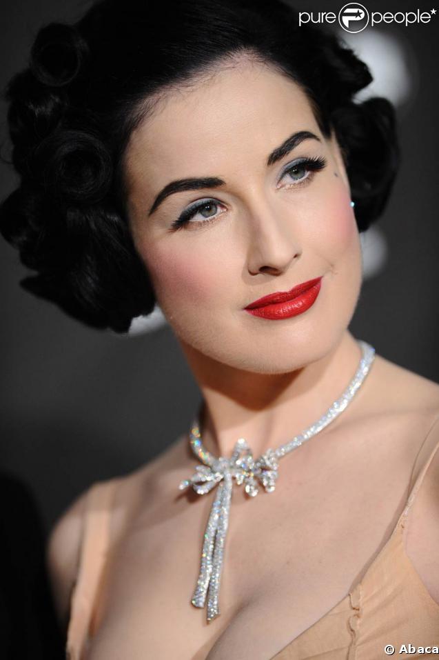 Dita Von Teese, reine de l'élégance sur tapis rouge !
