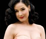 Dita Von Teese, reine de l'élégance sur tapis rouge !