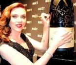 Scarlett Johansson à la soirée Moët et Chandon à Londres hier soir
