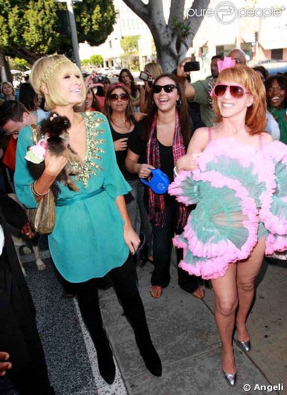 Kathy Griffin fait une démo de Franch Cancan, devant Paris Hilton ! 25/03/09