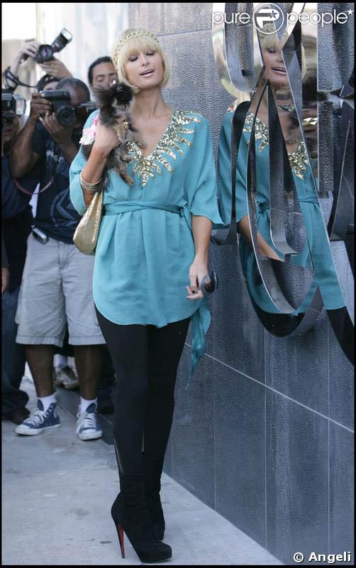 Paris Hilton dort debout ! A force de faire la fête, elle est bien sûr fatiguée... 25/03/09
