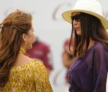 La princesse Haya de Jordanie et Monaco Bellucci lors du tournoi de polo Cartier de Dubaï