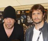 Pascal Obispo et Bixente Lizarazu posent avec un malade, lors de la 4e édition de 
