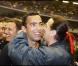 Francis Lalanne très proche de... Youri Djorkaeff, lors de la 4e édition de "Foot-Concert", qui s'est tenue à Lyon le 27 mars 2009 !