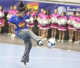Amel Bent, en pleine action, lors de la 4e édition de 