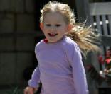 Violet Affleck au parc