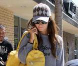 Ashley Tisdale à la sortie d'un salon de bronzage en Californie le 28 mars 2009.  