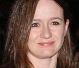 La charmante Emily Mortimer, tout en transparence, le 31 mars 2009, lors d'une soirée à New York !