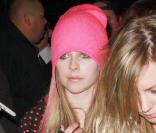 Avril Lavigne à la sortie d'une boîte de nuit