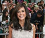 look casual chic parfaitement maitrisé par Teri Hatcher. Elle est désespérante !<br />