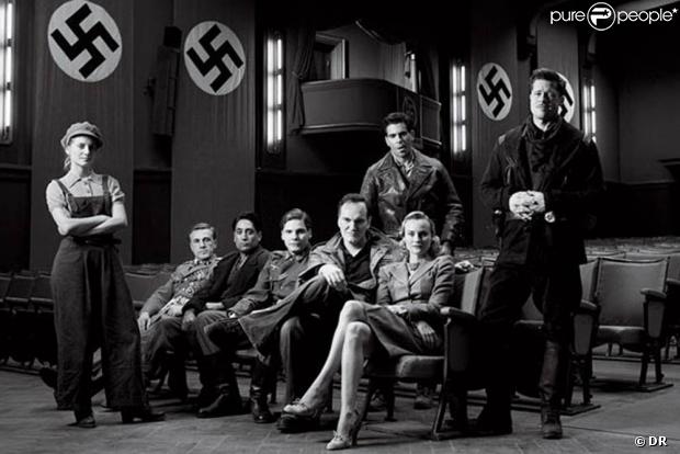 Mélanie Laurent, Daniel Brühl, Quentin Tarantino, Eli Roth, Diane Kruger et Brad Pitt dans Inglourious Basterds, sélectionné au Festival de Cannes, du 13 au 24 mai 2009, et dans toutes les salles françaises à partir du 19 août 2009 !