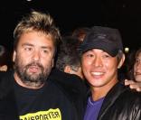 Jet Li et Luc Besson à la première de Transporter à Hollywood en 2002 