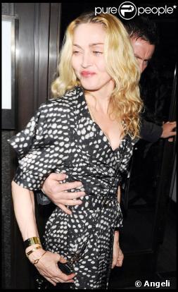 Madonna tente de garder le sourire, ici à Londres