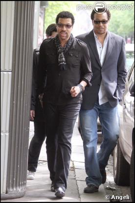 Lionel Richie dans les rues de Paris, le 10 avril 2009