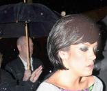 Lily Allen sous la neige à New-York se rendant à son concert, le 20 avril 2009