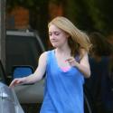 La jeune Dakota Fanning ose les talons et nous montre ses jolies jambes !