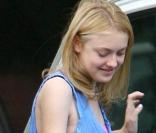 Dakota Fanning sort le petit short à Los Angeles