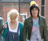 Ronnie Wood et sa jeune compagne Ekaterina lors d'une balade dans le quartier de Primrose Hill à Londres le 21 avril 2009