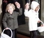 Angelina Jolie et ses deux filles Shiloh et Zahara 