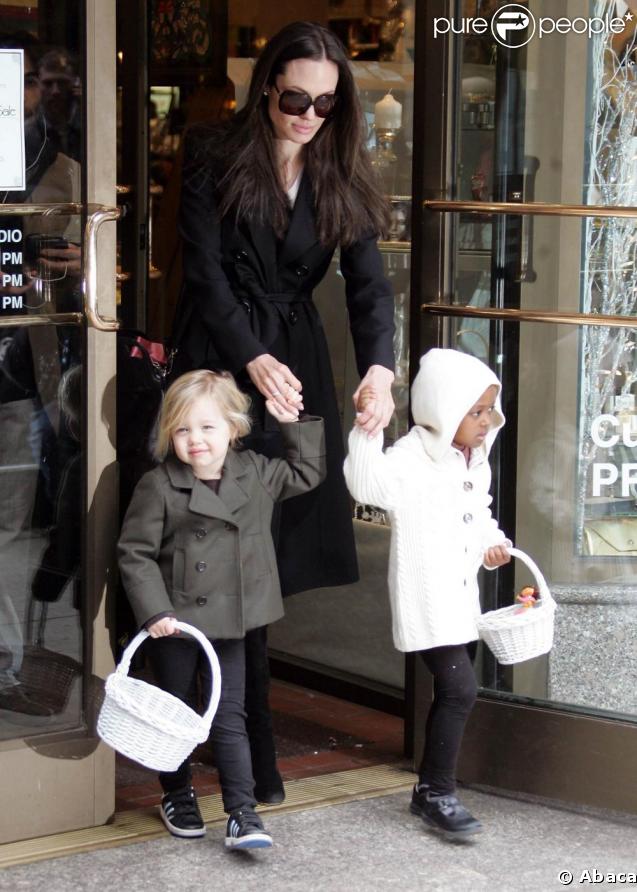 Angelina Jolie et ses deux filles Shiloh et Zahara 