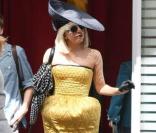 Lady GaGa sort de son hôtel afin de se rendre au Grand Palais. 23/04/09