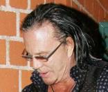 Mickey Rourke fumant une cigarette lors d'un dîner dans le restaurant Mr Chow à Beverly Hills le 23 avril 2009