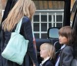 Natascha McElhone et ses deux grands garçons Theodore et Otis 