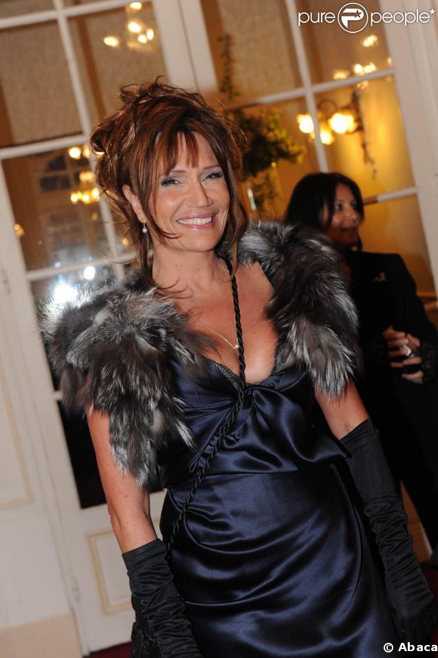 Clémentine Célarié, lors de la 23e cérémonie des Molières, au Théâtre de Paris, le 26 avril 2009 !