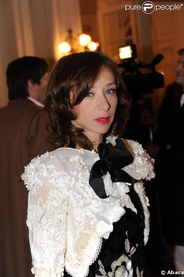 Sylvie Testud, lors de la 23e cérémonie des Molières, au Théâtre de Paris, le 26 avril 2009 !