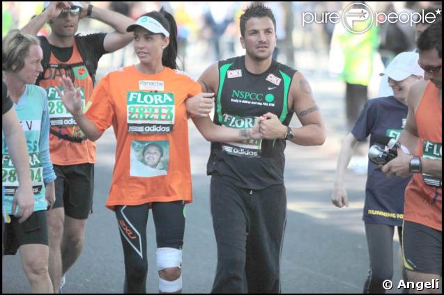 Katie Price et son mari Peter André au marathon de Londres