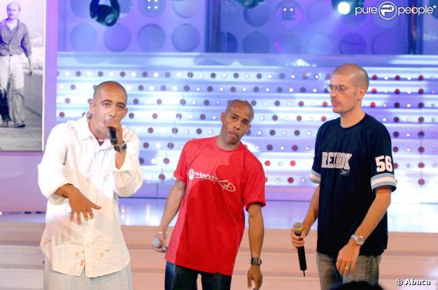 Akhenaton, Shurik'n et Freeman sur le plateau de l'émission  Vivement Dimanche , en juin 2004