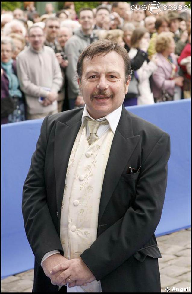     Henri-Jean Servat au mariage de Jean d'Orléans, en la cathédrale de Senlis.    