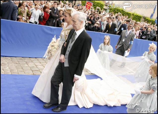    Mariage de Jean d'Orléans et de Philomena de Tornos y Steinhart en la cathédrale de Senlis. La mariée avec son père.    