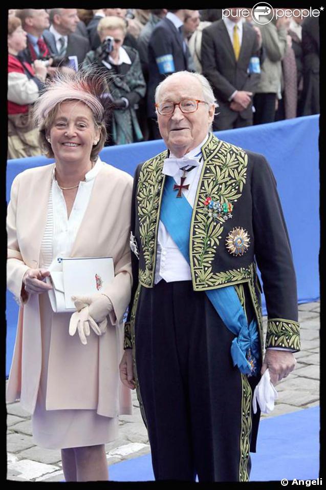    Alain Decaux et son épouse au mariage de Jean d'Orléans et de Philomena de Tornos y Steinhart en la cathédrale de Senlis.     