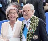    Alain Decaux et son épouse au mariage de Jean d'Orléans et de Philomena de Tornos y Steinhart en la cathédrale de Senlis.   