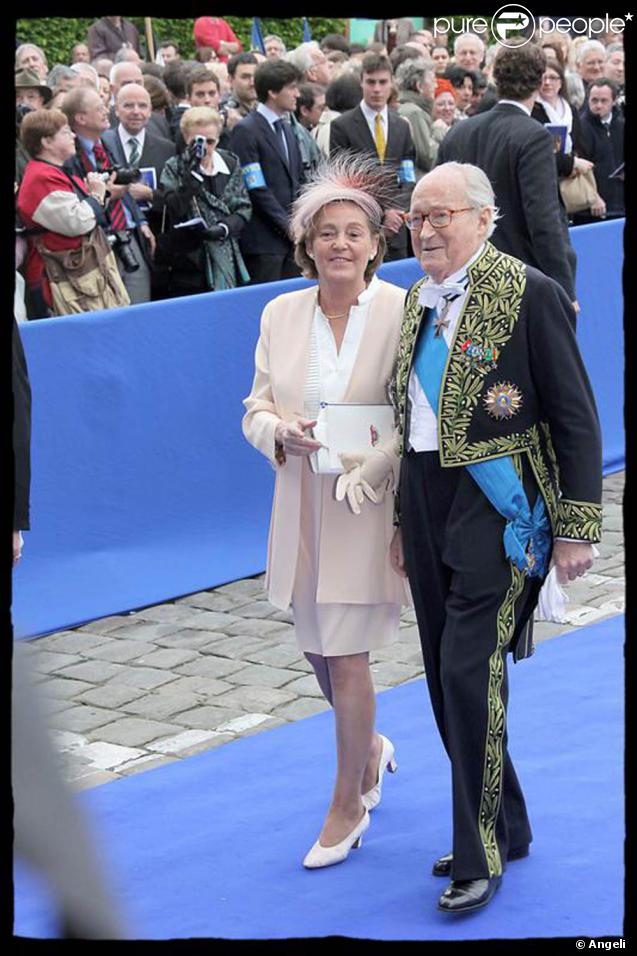    Alain Decaux et son épouse au mariage de Jean d'Orléans et de Philomena de Tornos y Steinhart en la cathédrale de Senlis.   