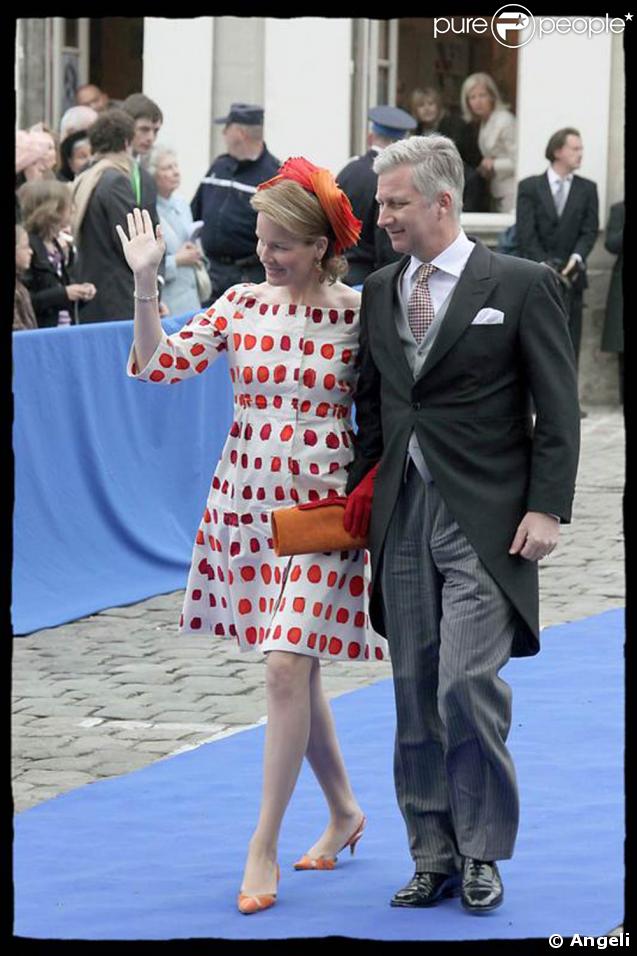    Philippe et Mathilde de Belgique au mariage de Jean d'Orléans et de Philomena de Tornos y Steinhart en la cathédrale de Senlis.   