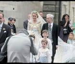    Mariage de Jean d'Orléans et de Philomena de Tornos y Steinhart en la cathédrale de Senlis. La mariée avec son père.   <span style=
