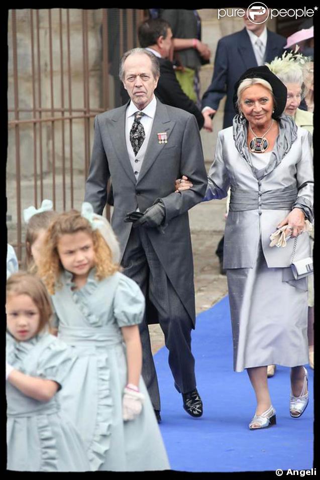   Henri d'Orléans et Micaela Cousino au mariage de Jean d'Orléans et de Philomena de Tornos y Steinhart en la cathédrale de Senlis.   