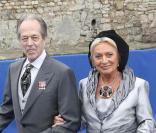    Henri d'Orléans et Micaela Cousino au mariage de Jean d'Orléans et de Philomena de Tornos y Steinhart en la cathédrale de Senlis.   