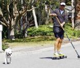 Matthew McConaughey fait du long board
