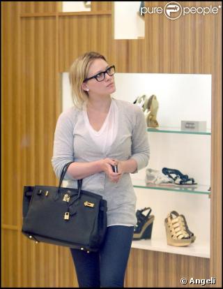 Hilary Duff faisant son shopping chez Barneys à Los Angeles, le 5 mai 2009