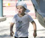 Cruz Beckham, 4 ans, s'éclate dans un parc de Beverly Hills le 7 mai 2009