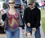 Tobey Maguire et sa femme Jennifer avec leur petite fille Ruby Sweetheart en février 2009 