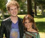 Paula Abdul, jurée d\'<i>American Idol</i>, et l\'ancien participant Scott MacIntyre, réunis à l\'occasion d\'une journée en faveur des chiens-guides d\'aveugles