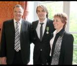 Cyril Lignac a été fait Chevalier de l'ordre du Mérite Agricole hier et ses parents étaient là ! 