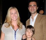 Natasha Henstridge et sa famille devant le STK Restaurant à L.A, le 12 mai 2009