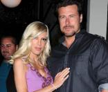 Tori Spelling et son mari Dean McDermott devant le STK Restaurant à L.A, le 12 mai 2009
